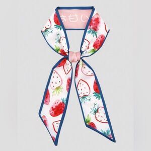 Strawberry Print Scarf M1318